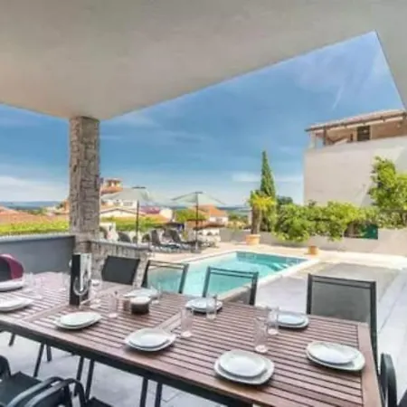 5 Schlafzimmer Eminentia Mit Meerblick Holiday home Liznjan