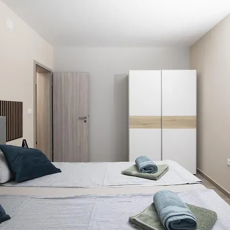 Holiday home 5 Schlafzimmer Eminentia Mit Meerblick Liznjan